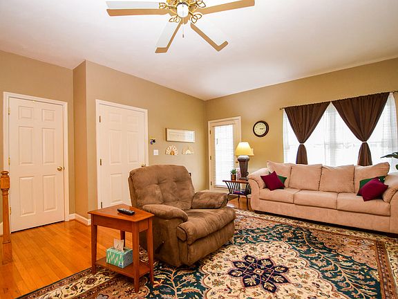 4th image of 5506 S Village Dr