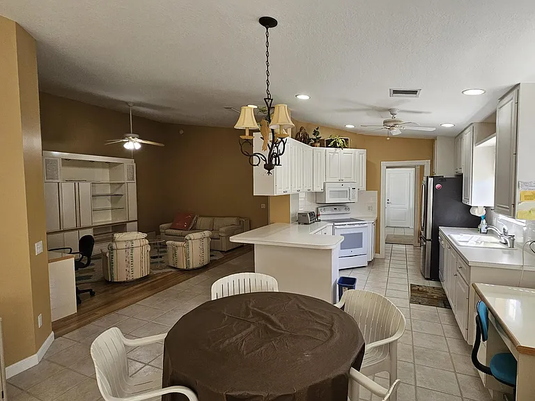 7960 SE Peppercorn Ct — Photo 8