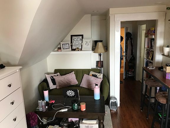Sitting or office area
