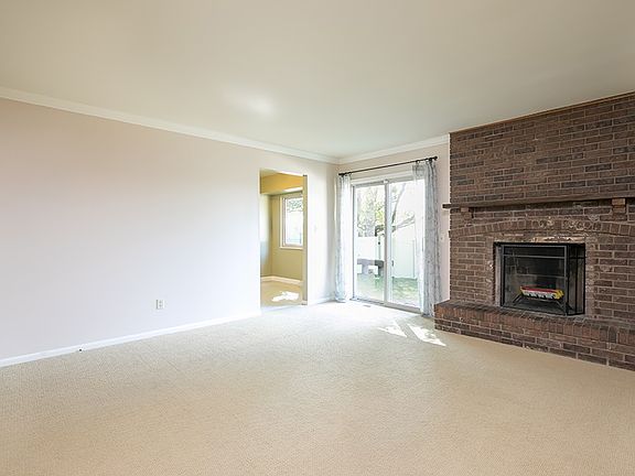 2nd image of 821 Bluegrass Ct
