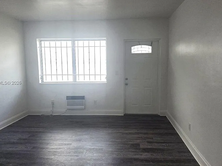7720 Harding Ave #9 — Photo 2