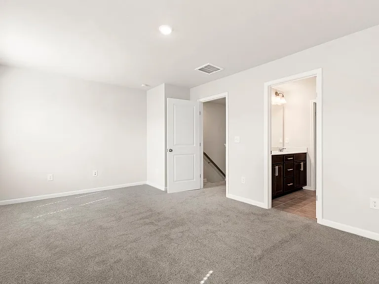 146 Zealand Ct — Photo 35