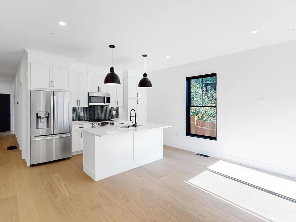 21 Buttonwood St #1