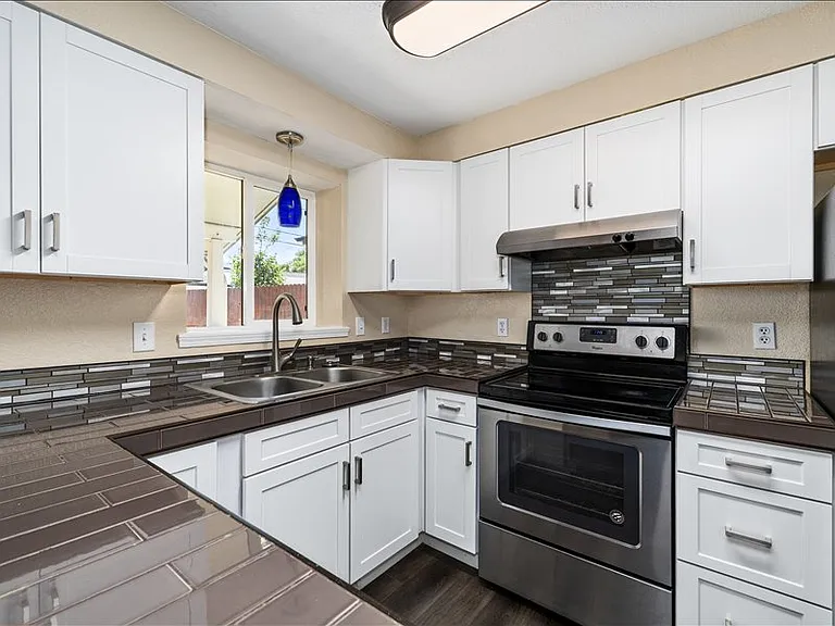 1316 S Manitou Ave — Photo 8