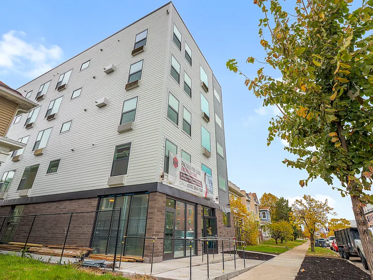 2432 Chicago Ave S #201 — Photo 24