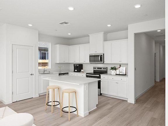 4th image of 817 Chatham Lane