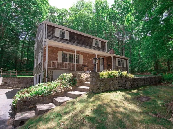 45 Maplewood Dr, Glocester, RI 02857