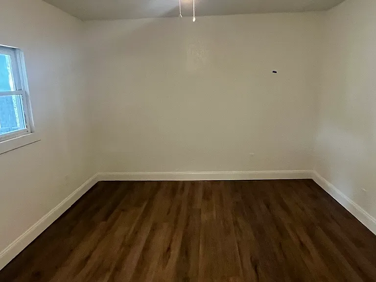 676 E Mark St — Photo 5