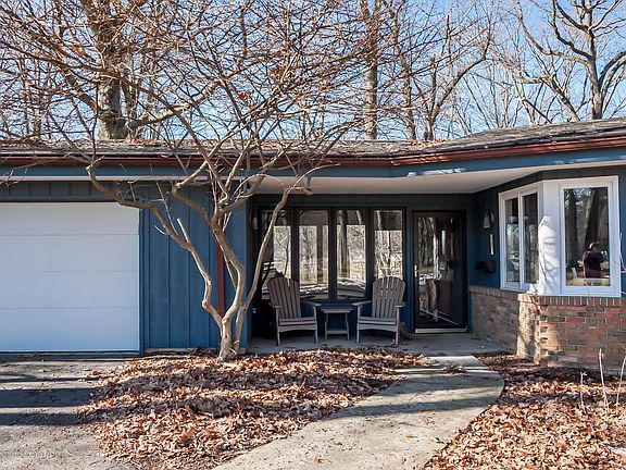 2nd image of 333 N Circle Dr