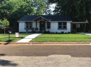 706 E Brazos St, Palestine, TX 75801