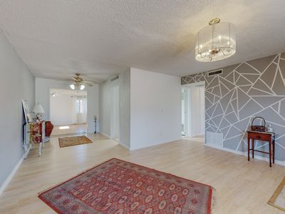 713 Palomas Dr NE, Albuquerque, NM, 87108