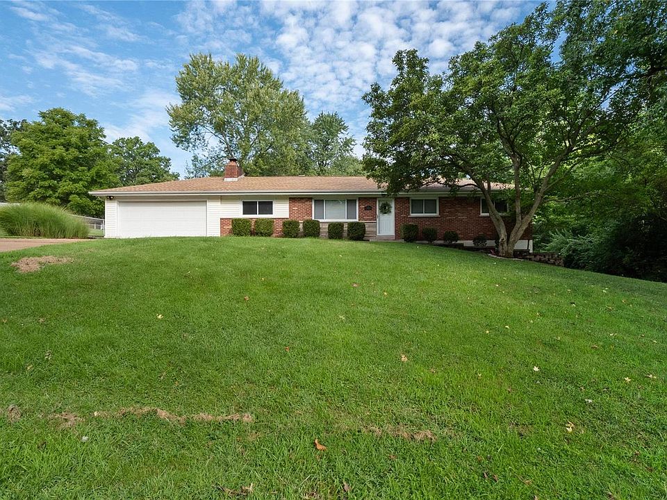 1st image of 4611 De Chantal Dr