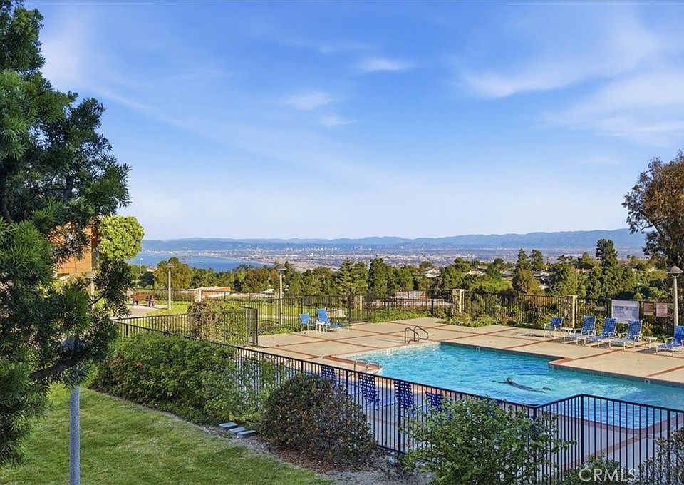 1st image of 28192 Ridgecove Ct S