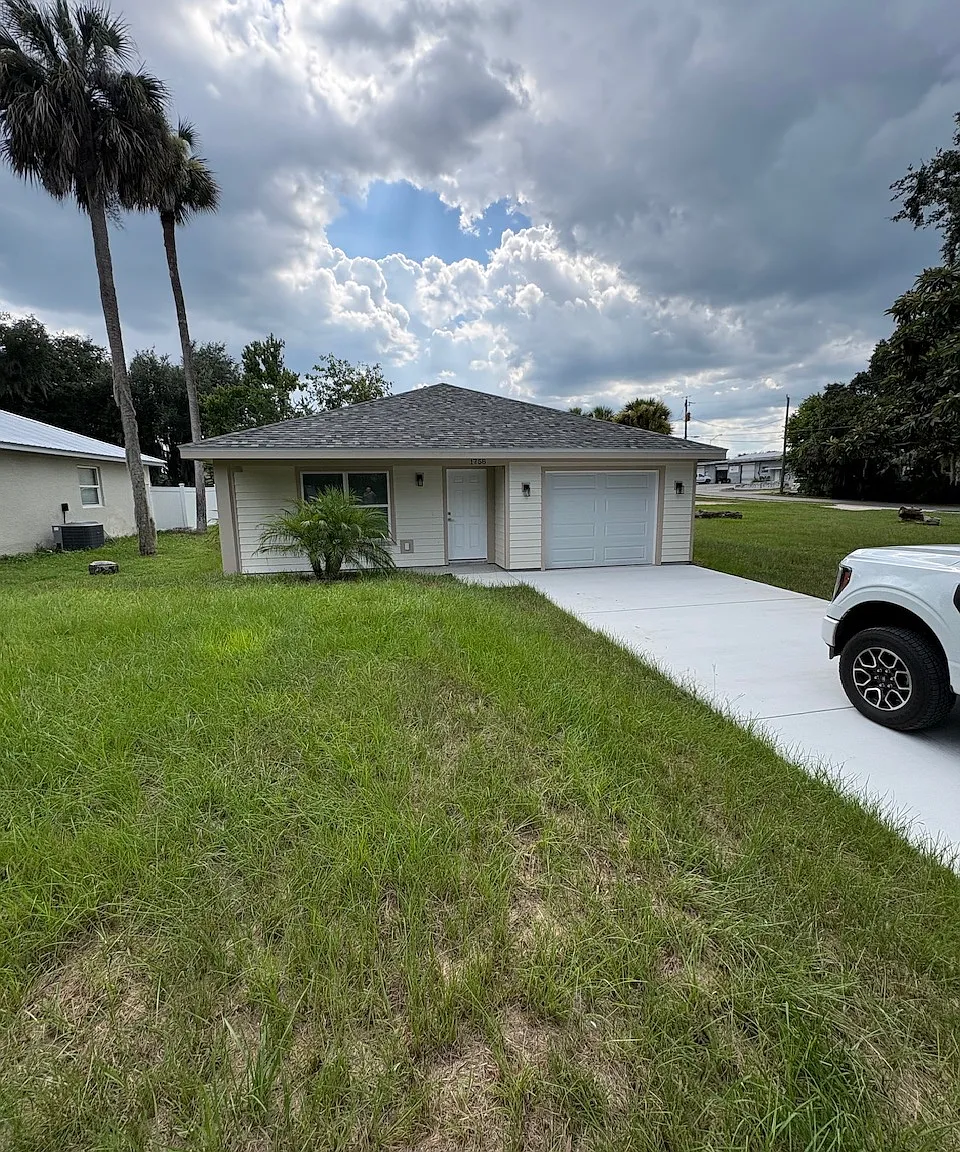 3 bed, 1472 sqft, $2,300 — Photo 1