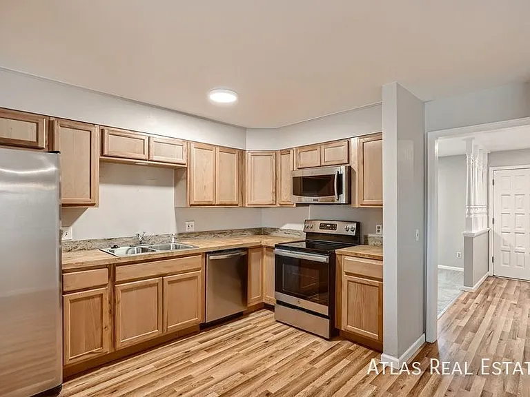 3296 S Geneva St — Photo 7
