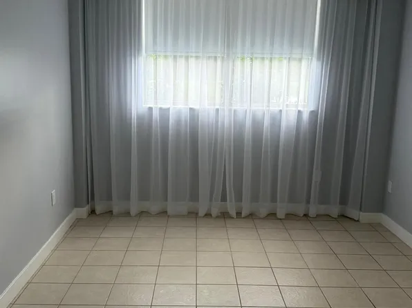 16465 NE 22nd Ave APT 105, North Miami Beach, FL 33160