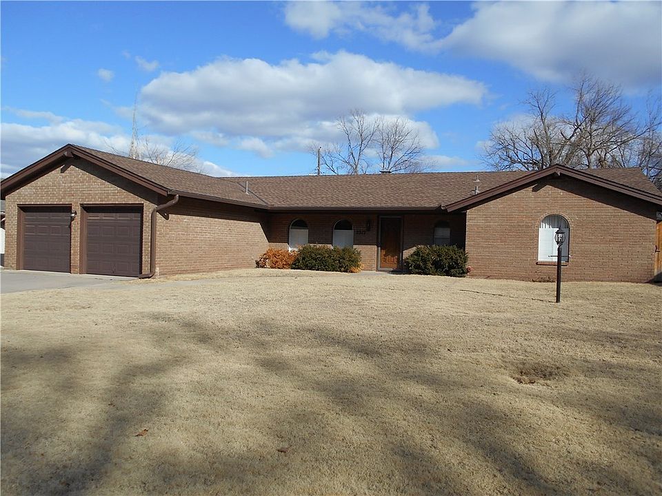 Very well-maintained home on a cul-de-sac.