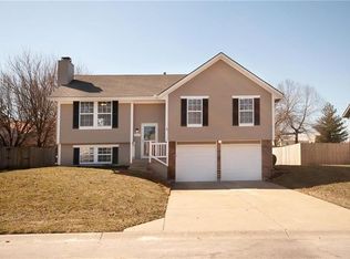 2521 SE Winchester Dr, Lees Summit, MO 64063