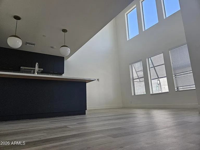 214 S Roosevelt St #L — Photo 2
