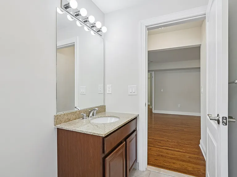 Summit Ridge Luxury Apartments — Photo 42