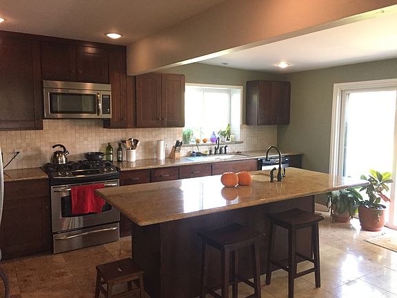 4th image of 2371 Peachtree Ln