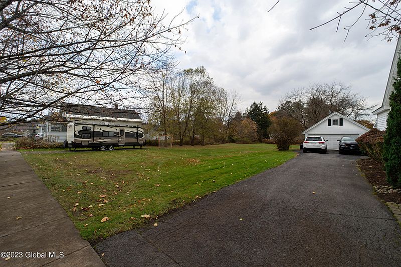 3rd image of 306 Pleasant Avenue