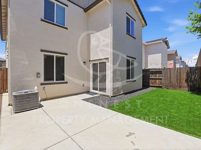 2279 Comstock Ln — Photo 25
