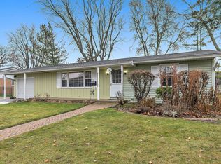 841 Royal Ln, Dundee, IL 60118