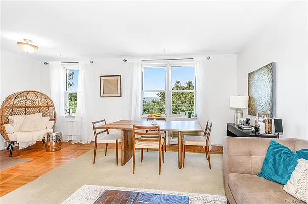 Sold by Re/Max In The City | media 4