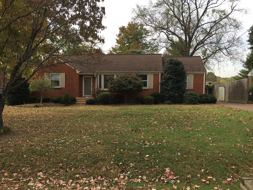 beautiful house with great rosebush!