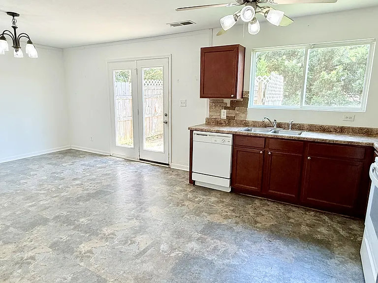 15251 Tyler Mill Dr — Photo 5
