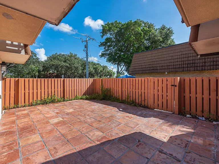 185 Charter Way — Photo 25