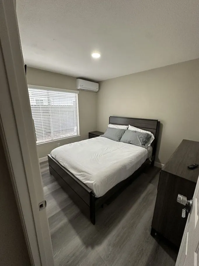 7 bed, 2138 sqft, $1,100 — Photo 2
