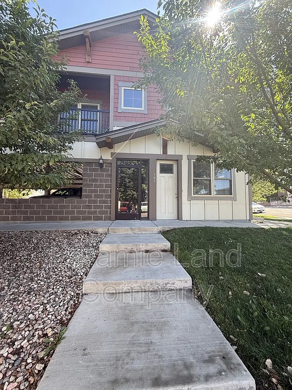 1 bed, 1.0 bath, $1,050 — Photo 2