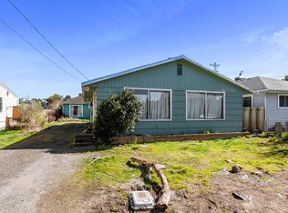 1143 SW 8th St, Newport, OR 97365