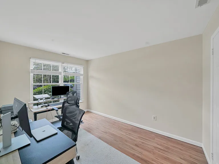 115 Wycombe Pl — Photo 4