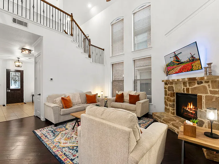 1478 Cambridge Dr — Photo 4