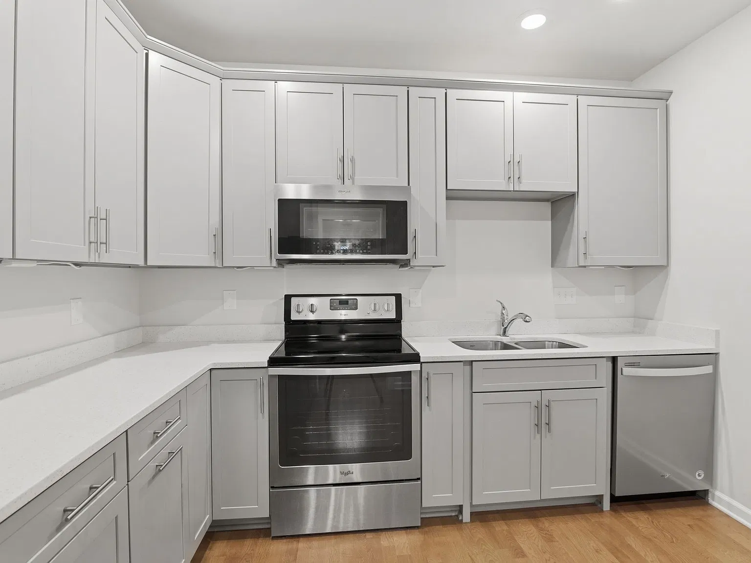 3 bed, 1475 sqft, $3,199 — Photo 3