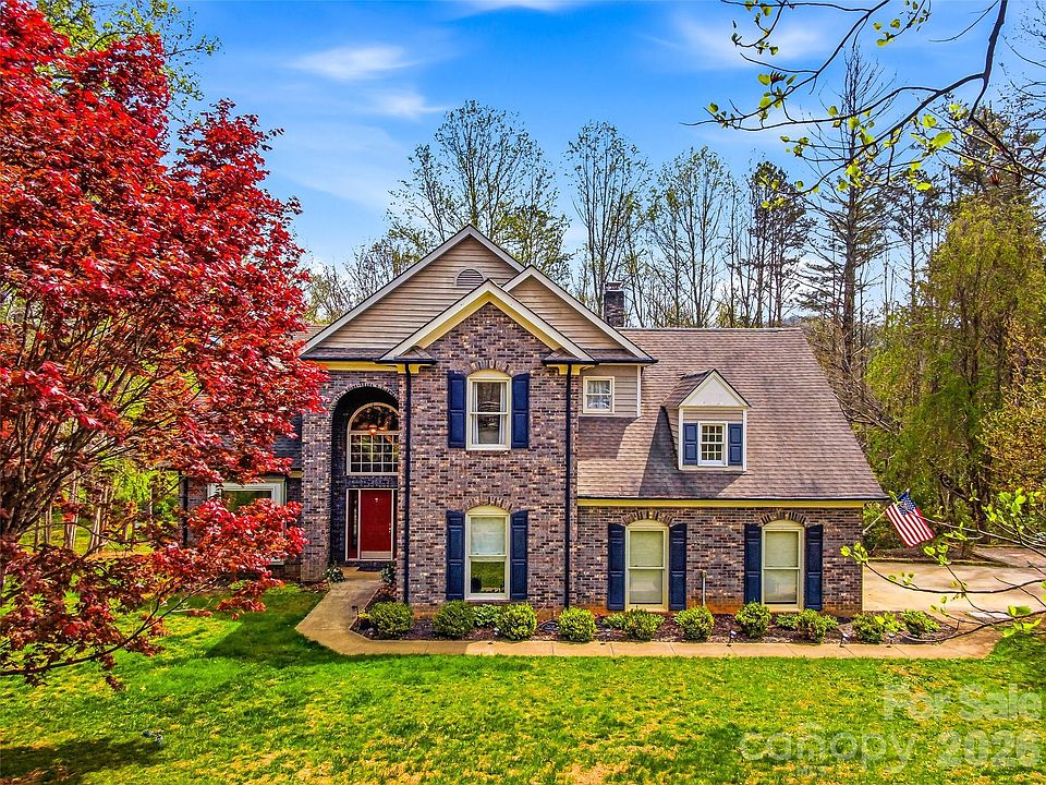 1st image of 32 Franklin Farm Rd