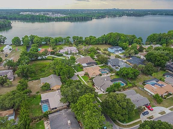4th image of 1013 Howell Harbor Dr