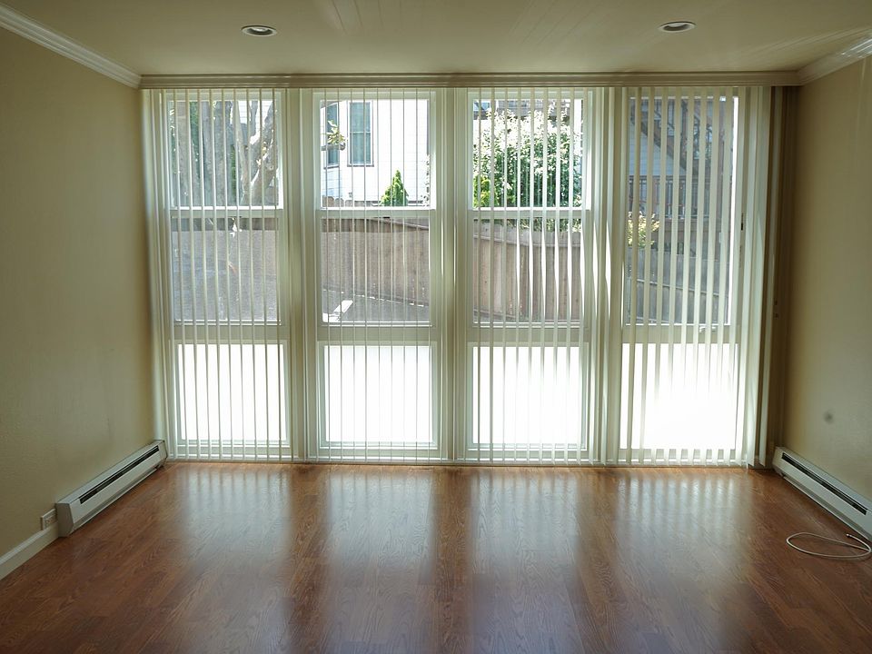 2nd image of 320 Pennsylvania Ave APT 1