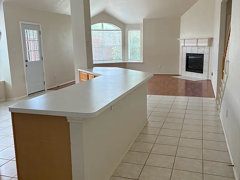 8240 Spring Ridge Dr — Photo 6