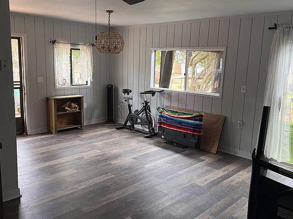 4th image of 867 Evergreen Ln