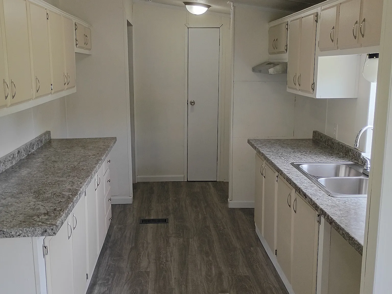 3 bed, $1,200 — Photo 4