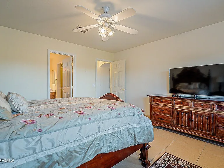 1105 N Cota Ln — Photo 31
