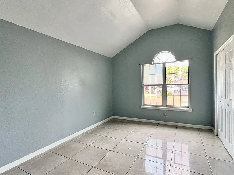 1890 Timberwood Dr — Photo 15