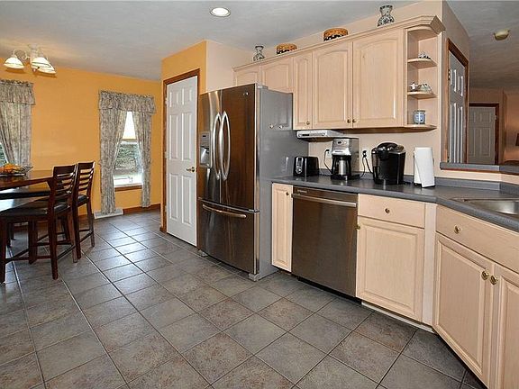 2nd image of 610 Stonebridge Dr