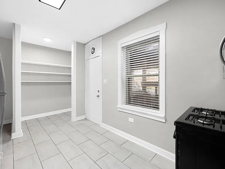 647 N Mayfield — Photo 6