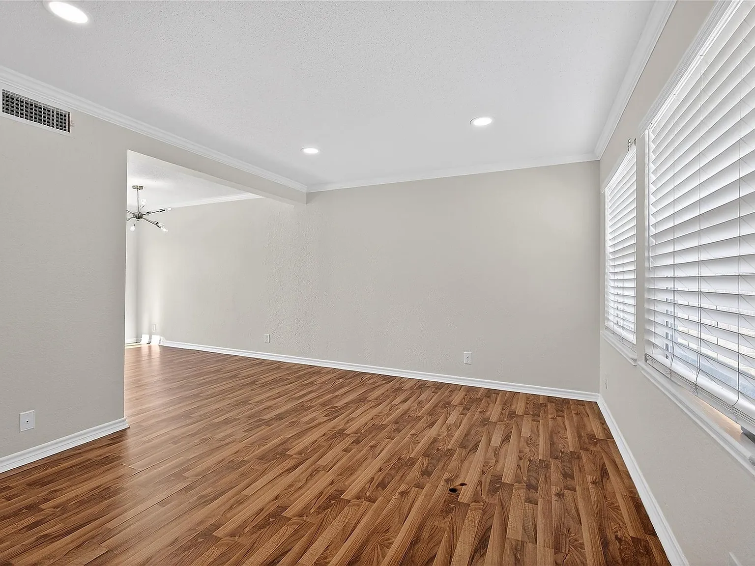 2 bed, 1.5 bath, 1068 sqft, $1,600 — Photo 2