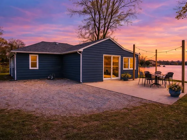 7715 N Spruce Ln, New Carlisle, IN 46552